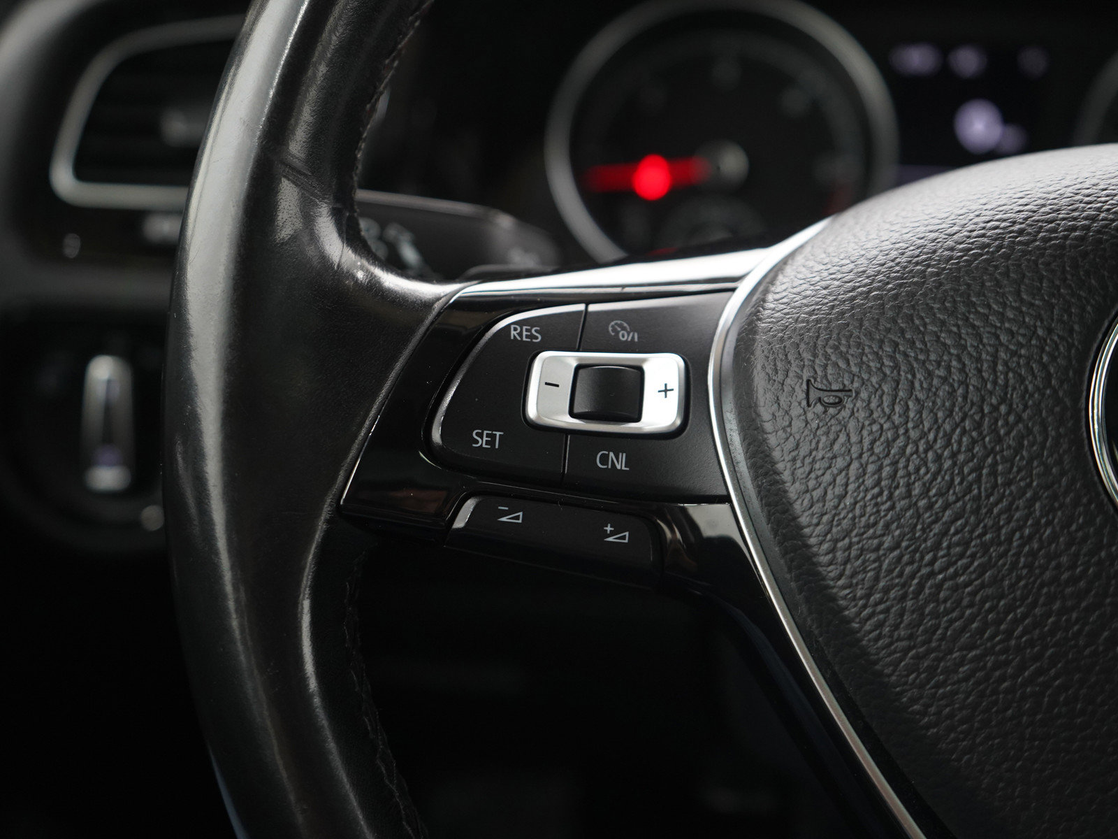 Used 2015 Volkswagen Golf TDI SEL w/ Lighting Package (SEL) image 25