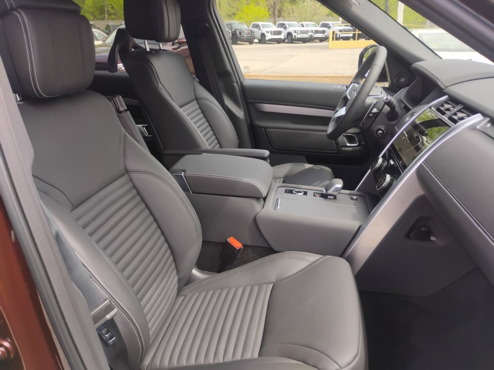 New 2026 Land Rover Discovery Limited Edition AWD/4WD image 28