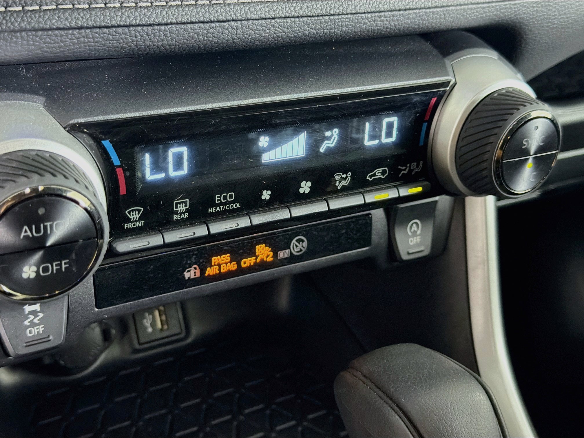Used 2025 Toyota RAV4 XLE AWD/4WD image 22