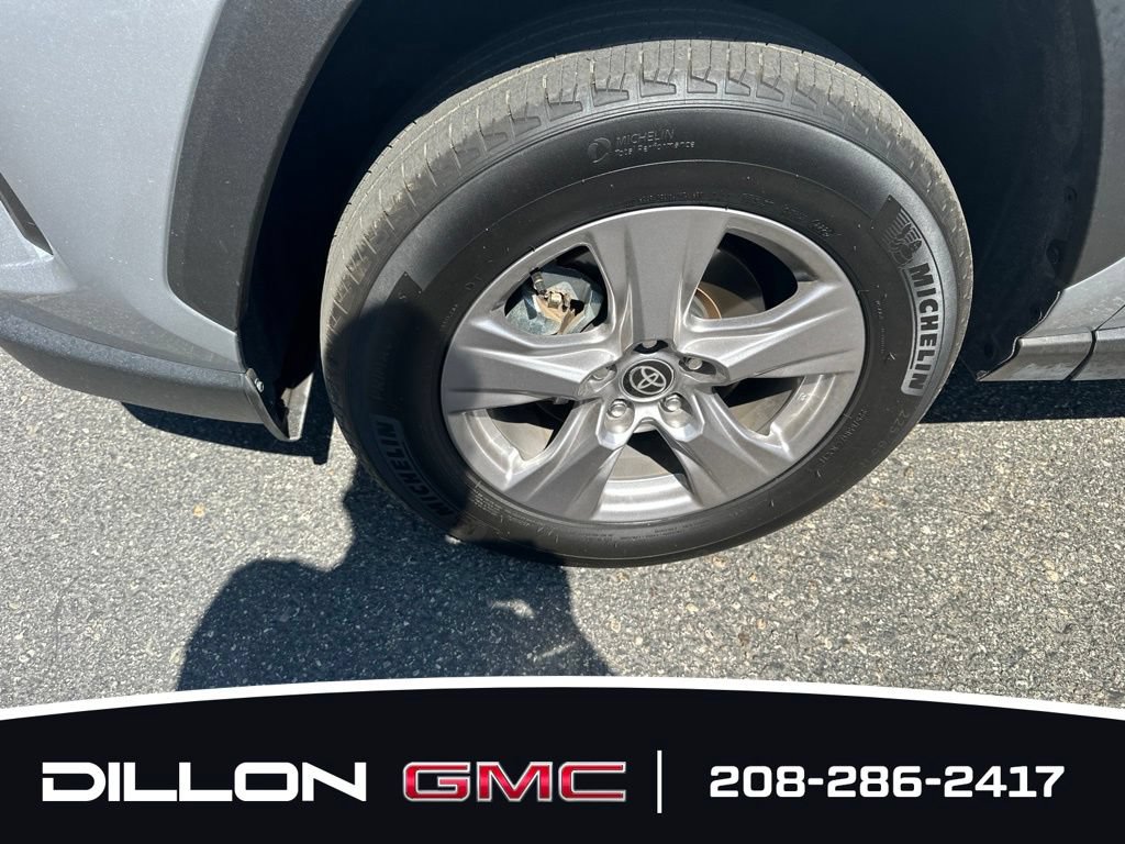 Used 2025 Toyota RAV4 XLE AWD/4WD image 15