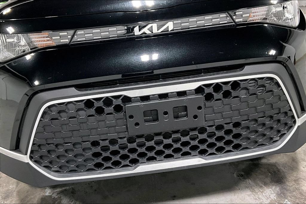 Used 2025 Kia Soul LX w/ LX Technology Package FWD image 35