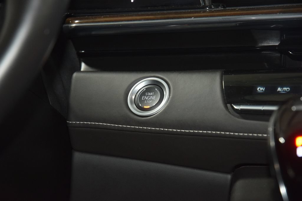 Used 2024 Cadillac Escalade ESV Premium Luxury Platinum AWD/4WD image 27