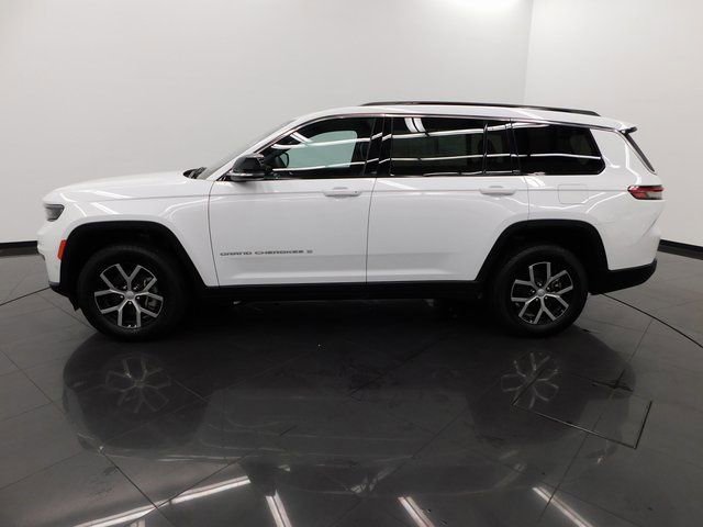 Used 2024 Jeep Grand Cherokee L Limited w/ Luxury Tech Group II image 9