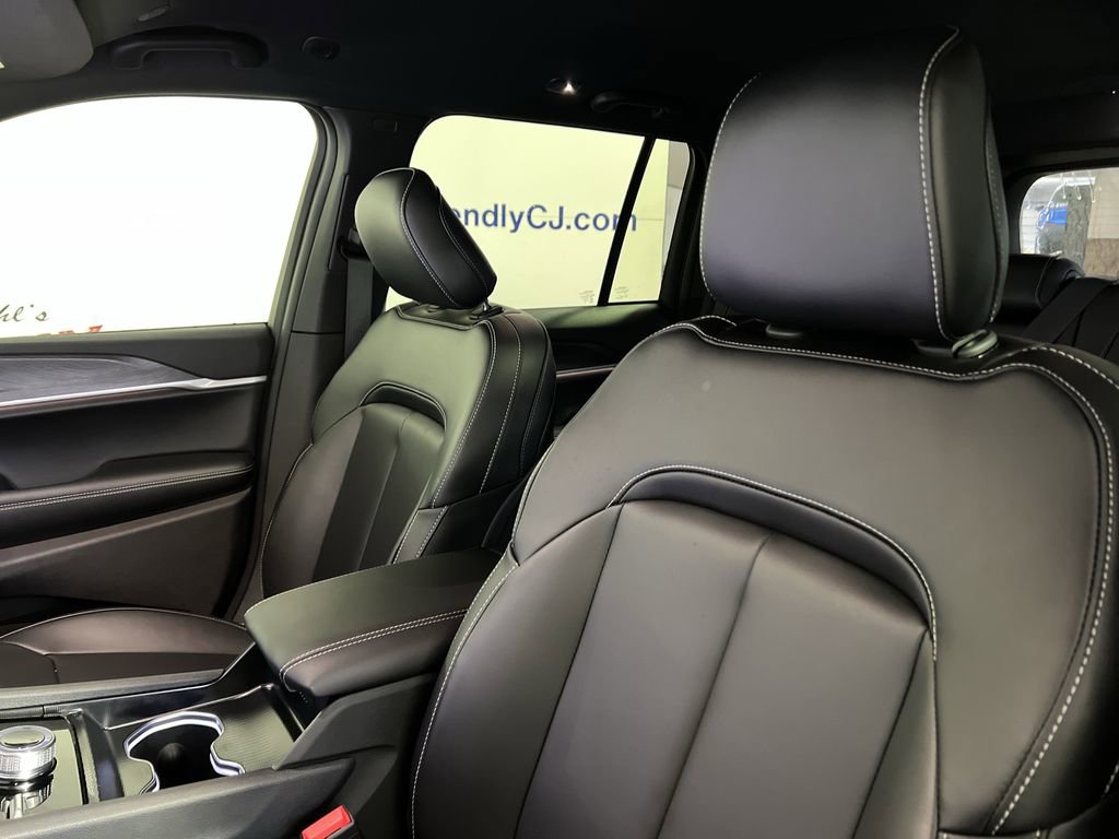 New 2025 Jeep Grand Cherokee Limited image 12