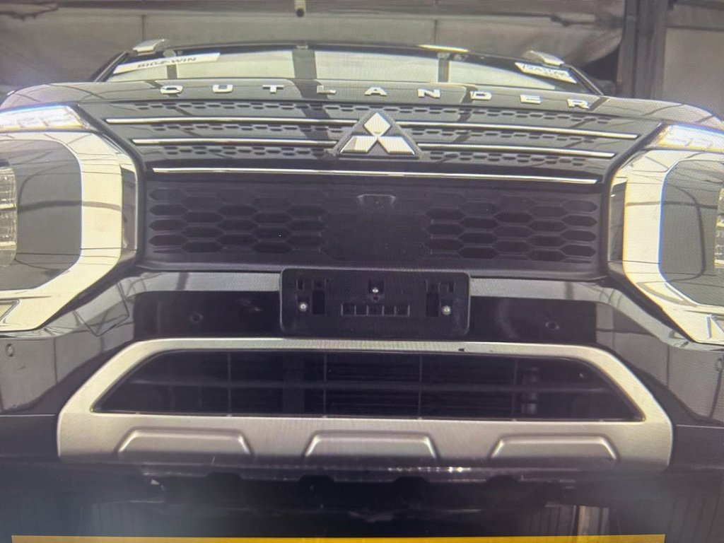 Used 2024 Mitsubishi Outlander SEL image 3