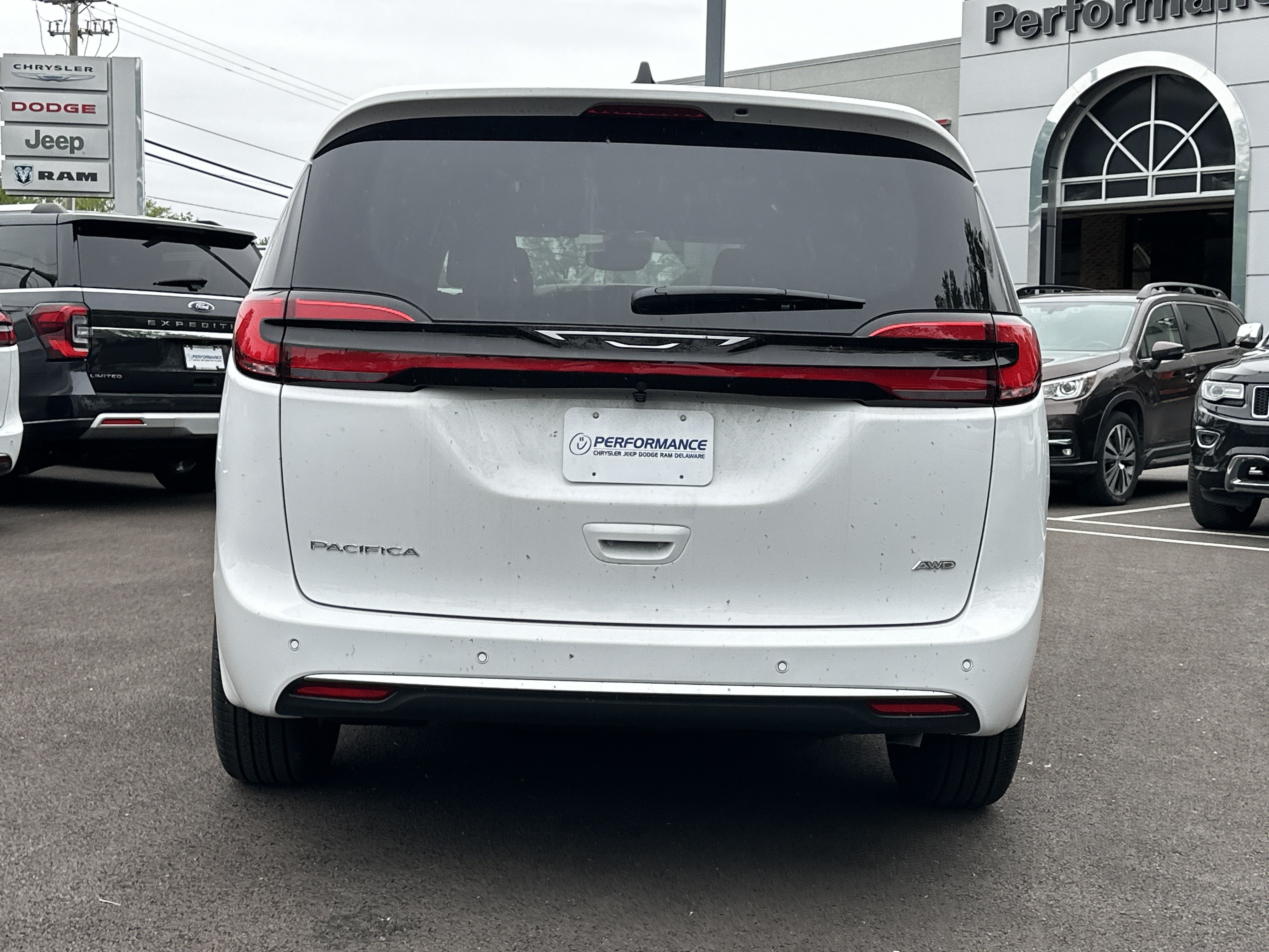 New 2027 Chrysler Pacifica Select AWD/4WD image 14