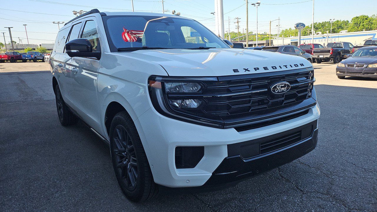 Used 2025 Ford Expedition Max Platinum w/ Stealth Performance Package AWD/4WD image 6