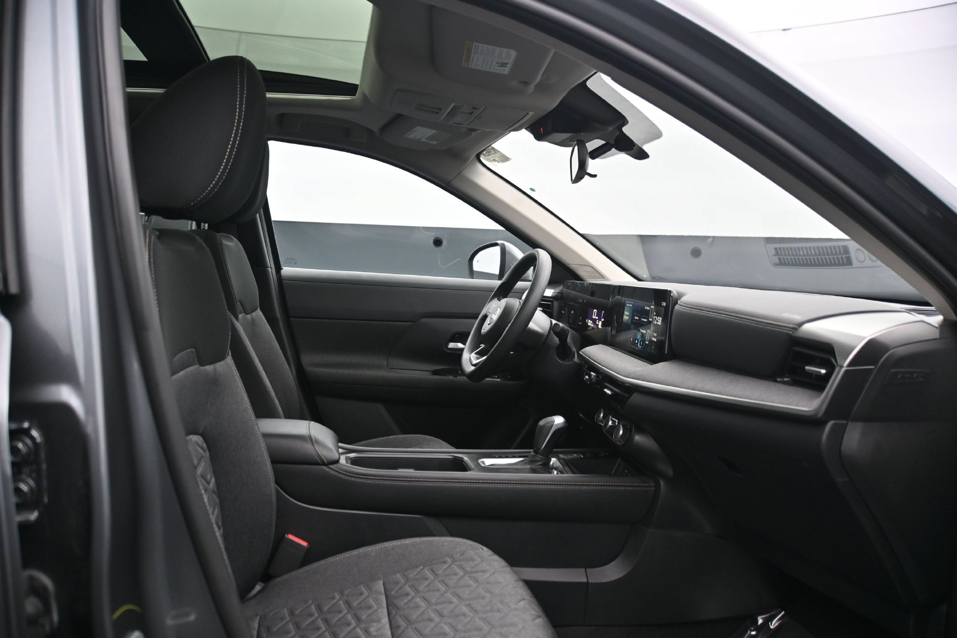 Used 2025 Nissan Kicks SV w/ SV Premium Package AWD/4WD image 13