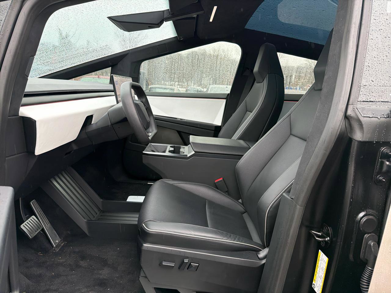 Used 2024 Tesla Cybertruck AWD Crew Cab image 15