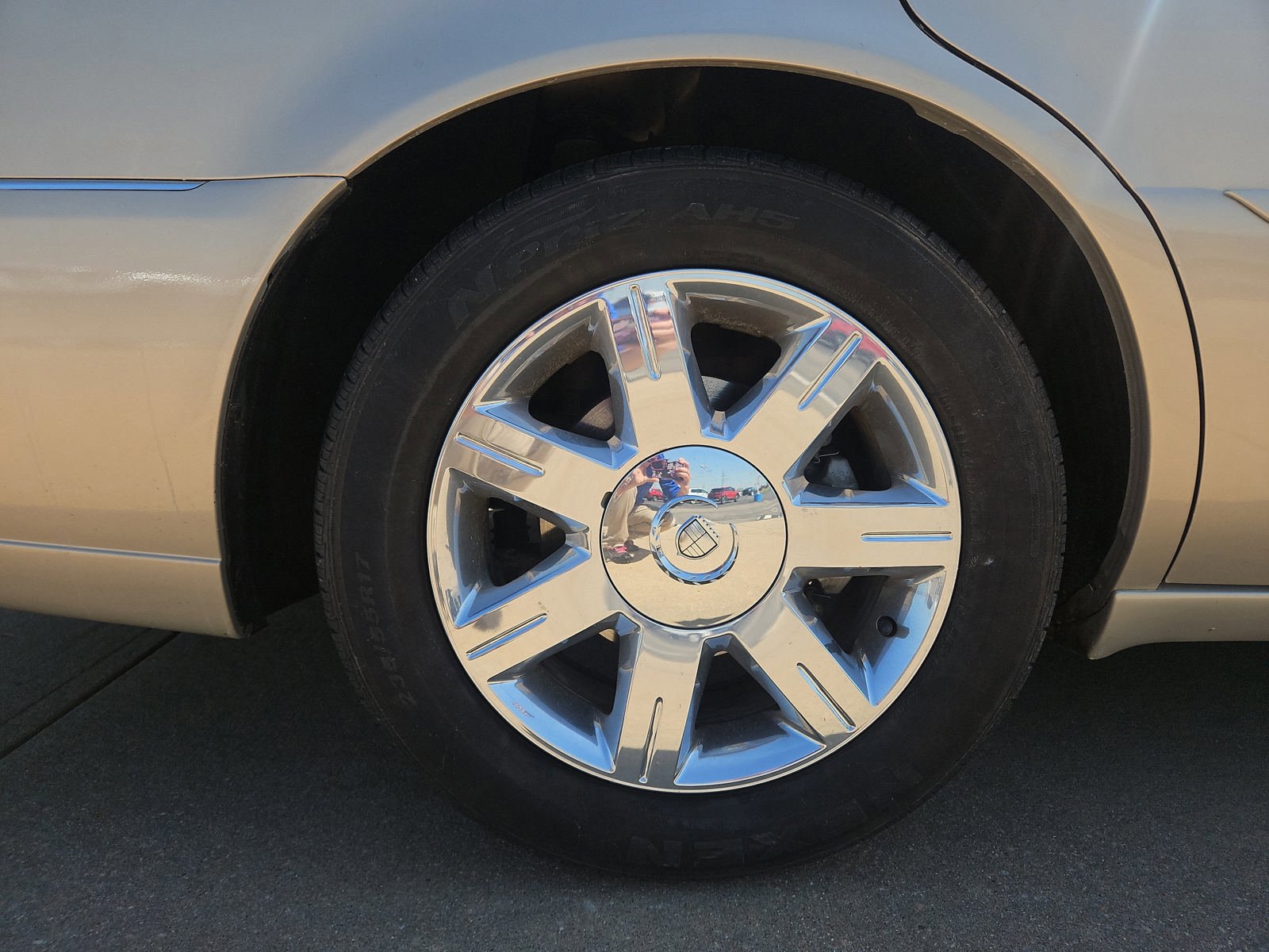 Used 2007 Cadillac DTS Luxury I w/ Trunk Convenience Package image 3