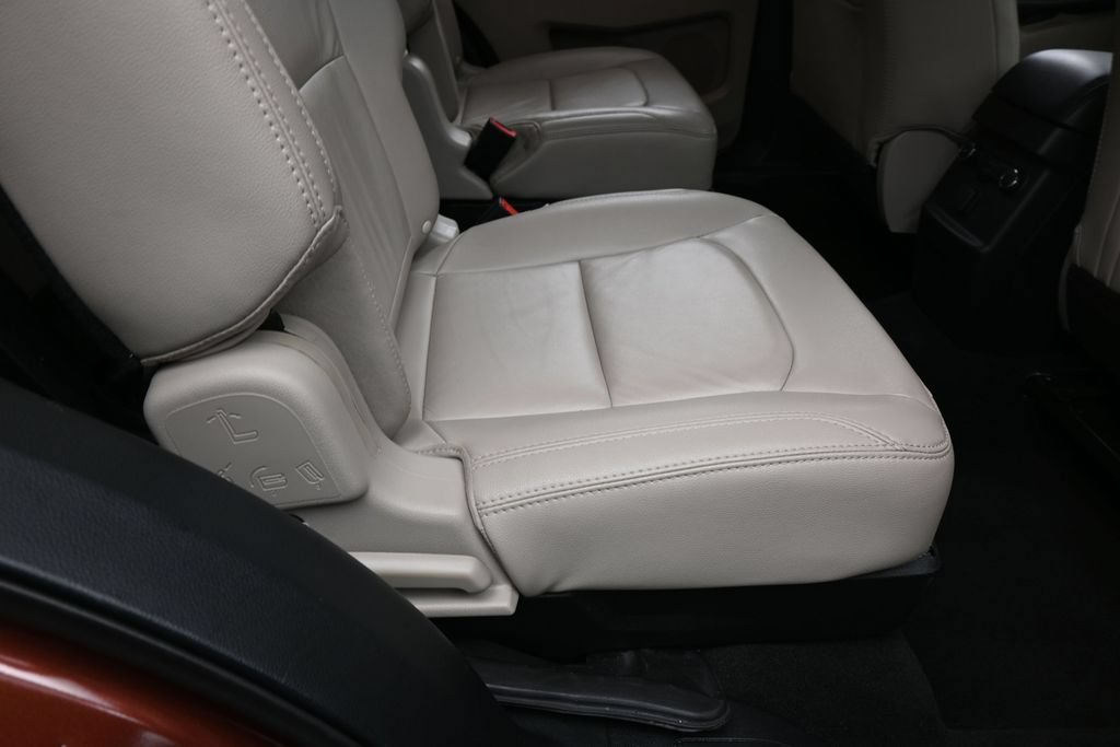 Used 2018 Ford Explorer XLT w/ Equipment Group 202A FWD image 38