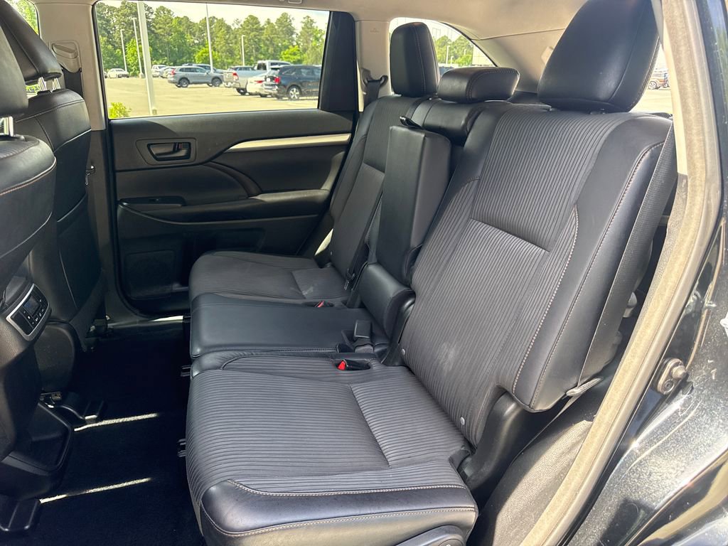 Used 2016 Toyota Highlander Plus AWD/4WD image 30