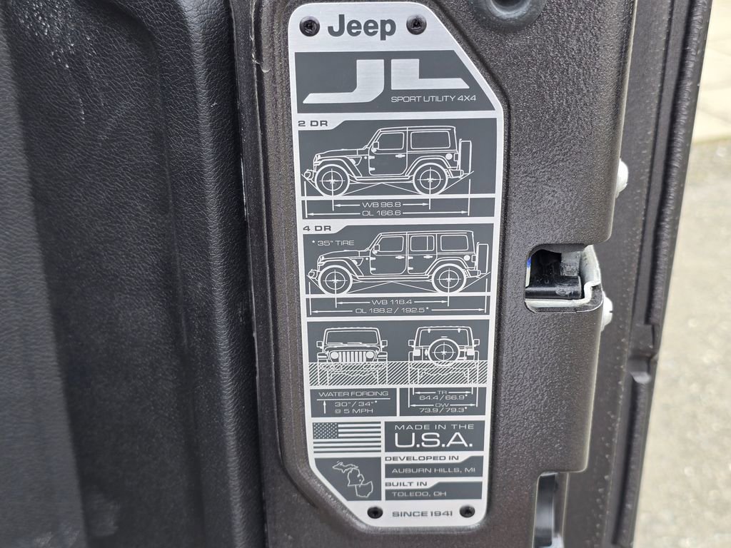 Used 2024 Jeep Wrangler Unlimited Rubicon w/ XTREMEE 35" Tire Package image 15
