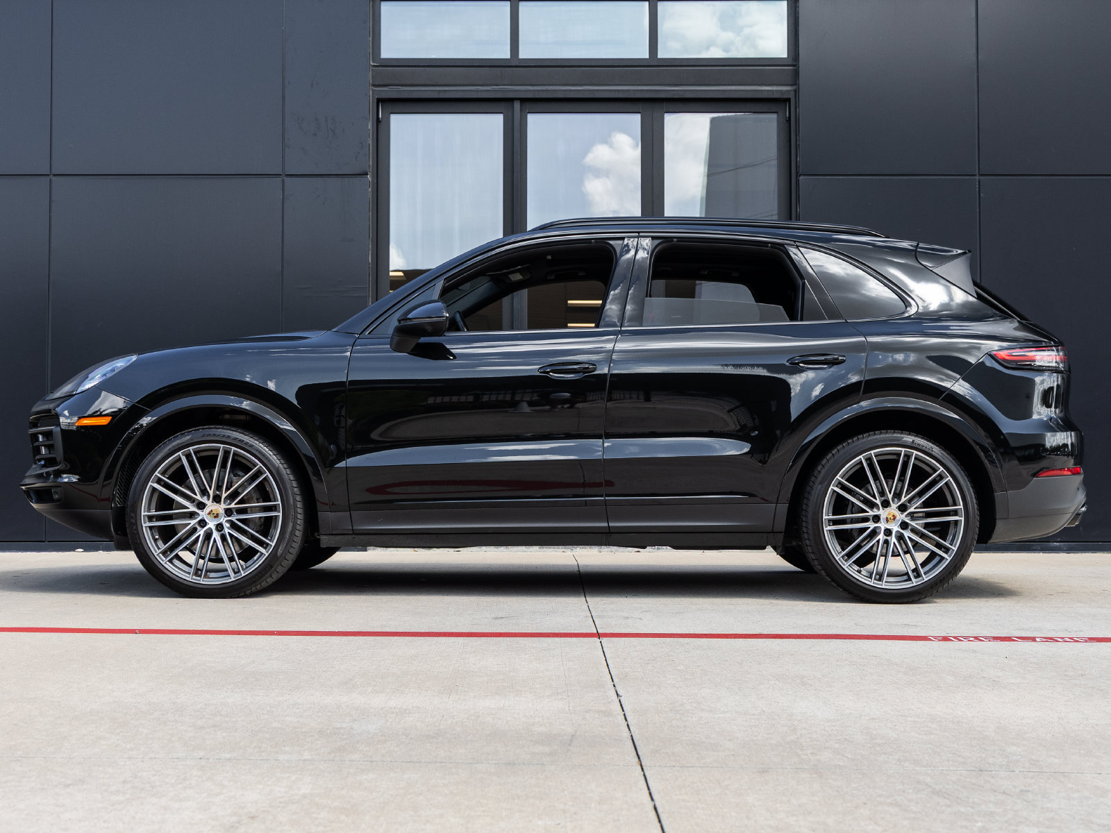 Certified 2023 Porsche Cayenne S Platinum AWD/4WD image 2
