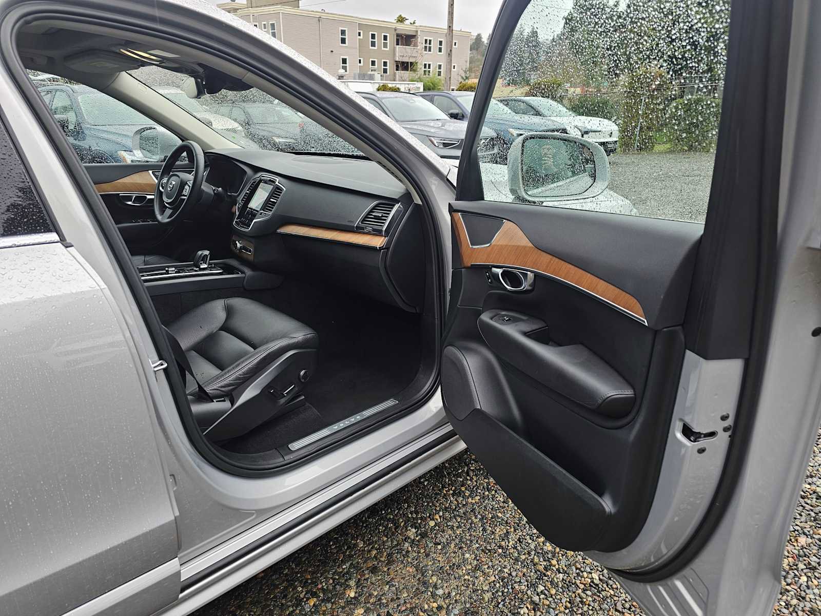 Used 2023 Volvo XC90 B6 Core w/ Protection Package Premier image 9