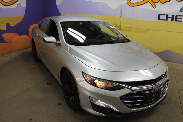 Used 2021 Chevrolet Malibu LT FWD image 2