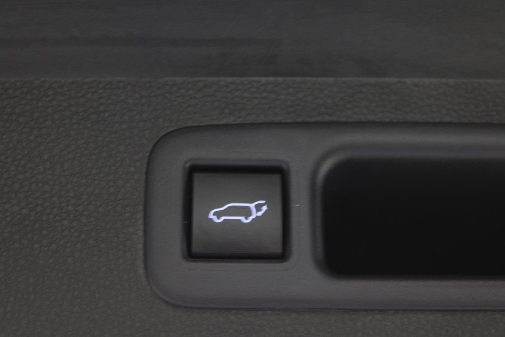 Used 2022 Toyota Highlander LE image 14