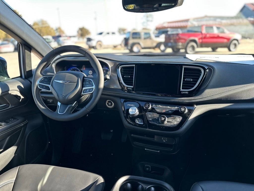 New 2026 Chrysler Pacifica Select image 17
