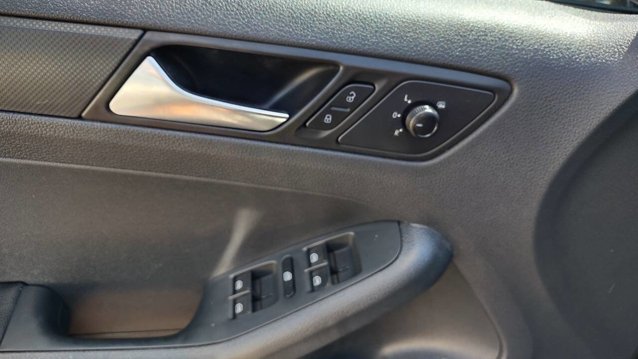 Used 2015 Volkswagen Jetta S image 12