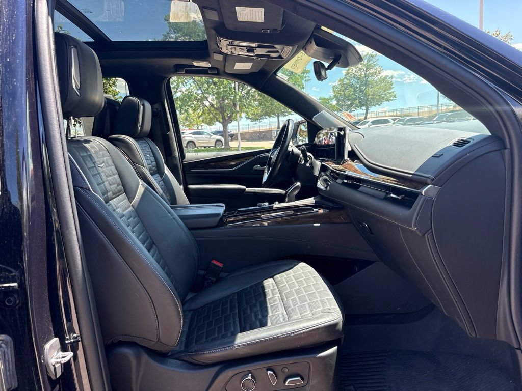 Used 2022 Cadillac Escalade ESV Sport Platinum w/ LPO, ONYX Package AWD/4WD image 26