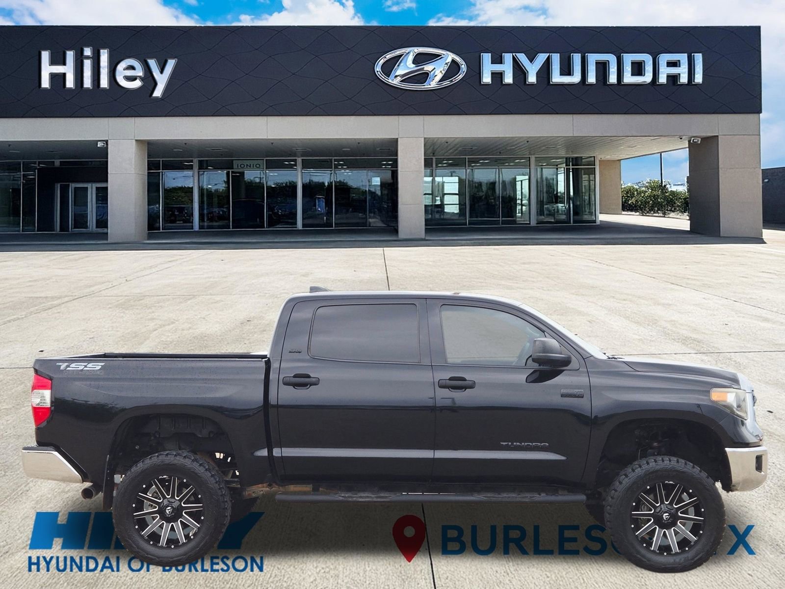 Used 2020 Toyota Tundra SR5 w/ SR5 Upgrade Package AWD/4WD image 3