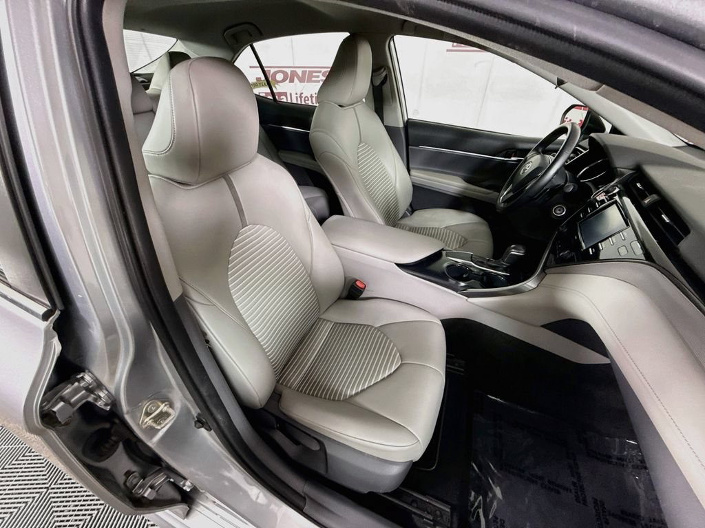 Used 2020 Toyota Camry SE FWD image 29