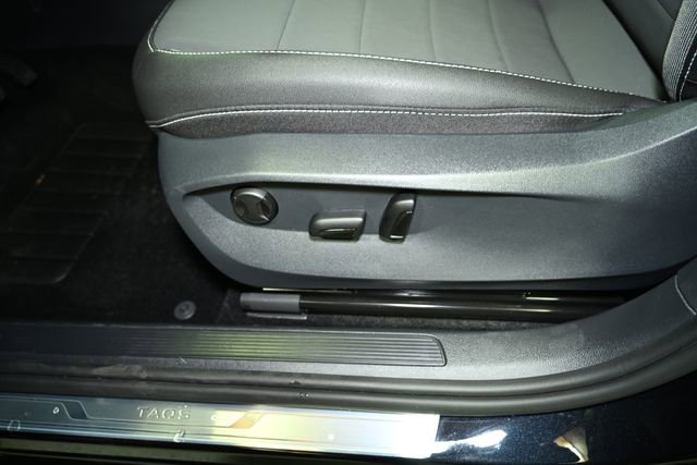 Used 2024 Volkswagen Taos SE image 27