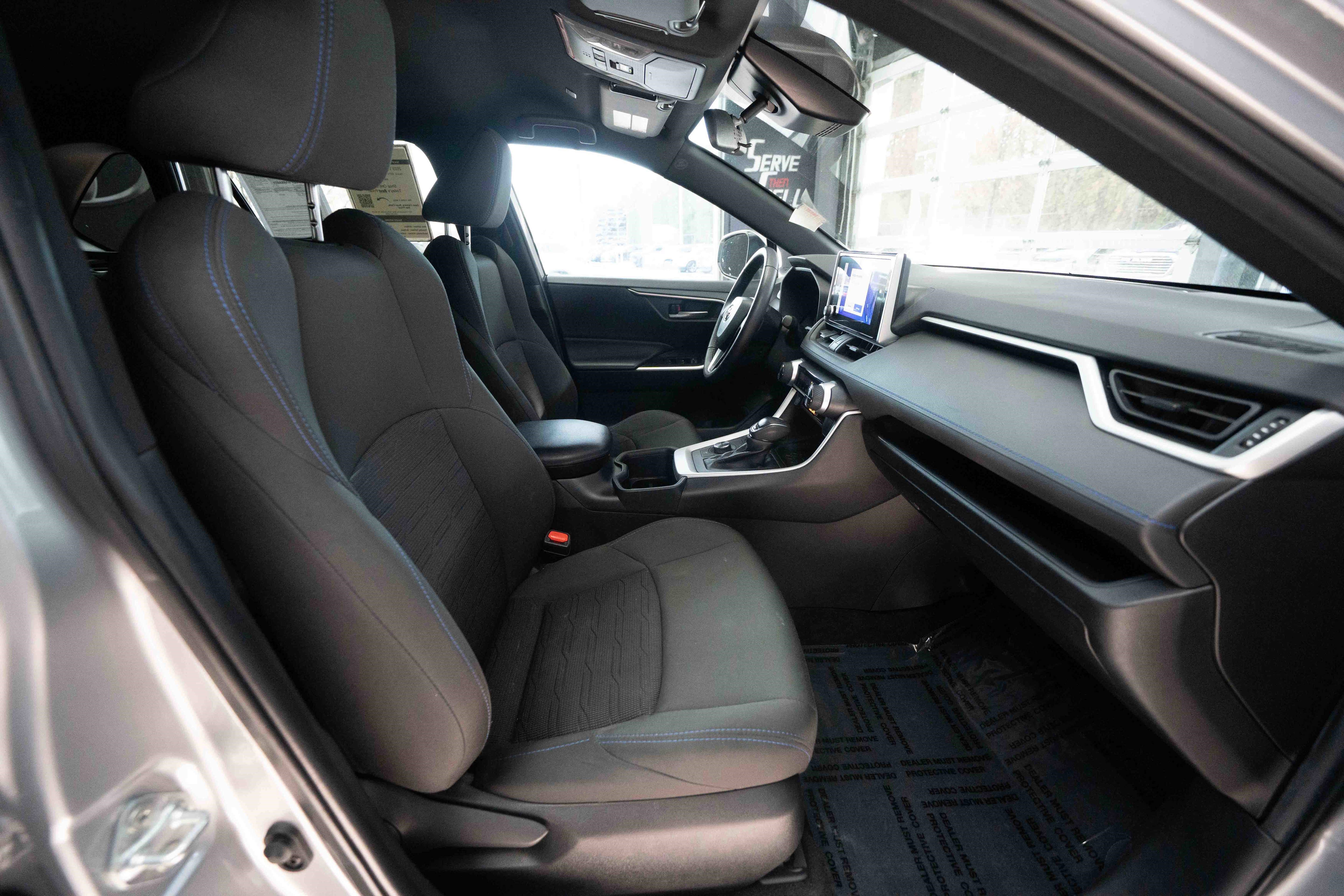 Used 2023 Toyota RAV4 SE image 28