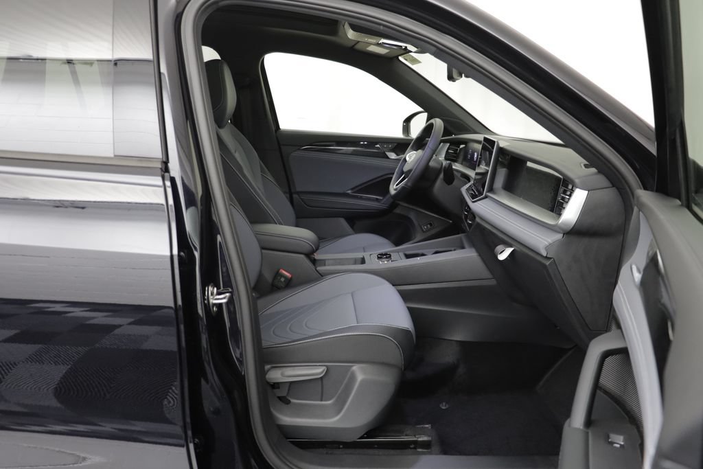 New 2026 Volkswagen Tiguan SE R-Line AWD/4WD image 19