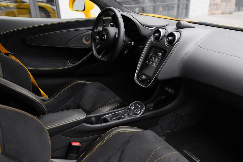 Used 2019 McLaren 570S Spider RWD image 22