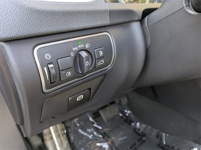 Used 2018 Volvo V60 T5 Dynamic w/ Vision Package image 23