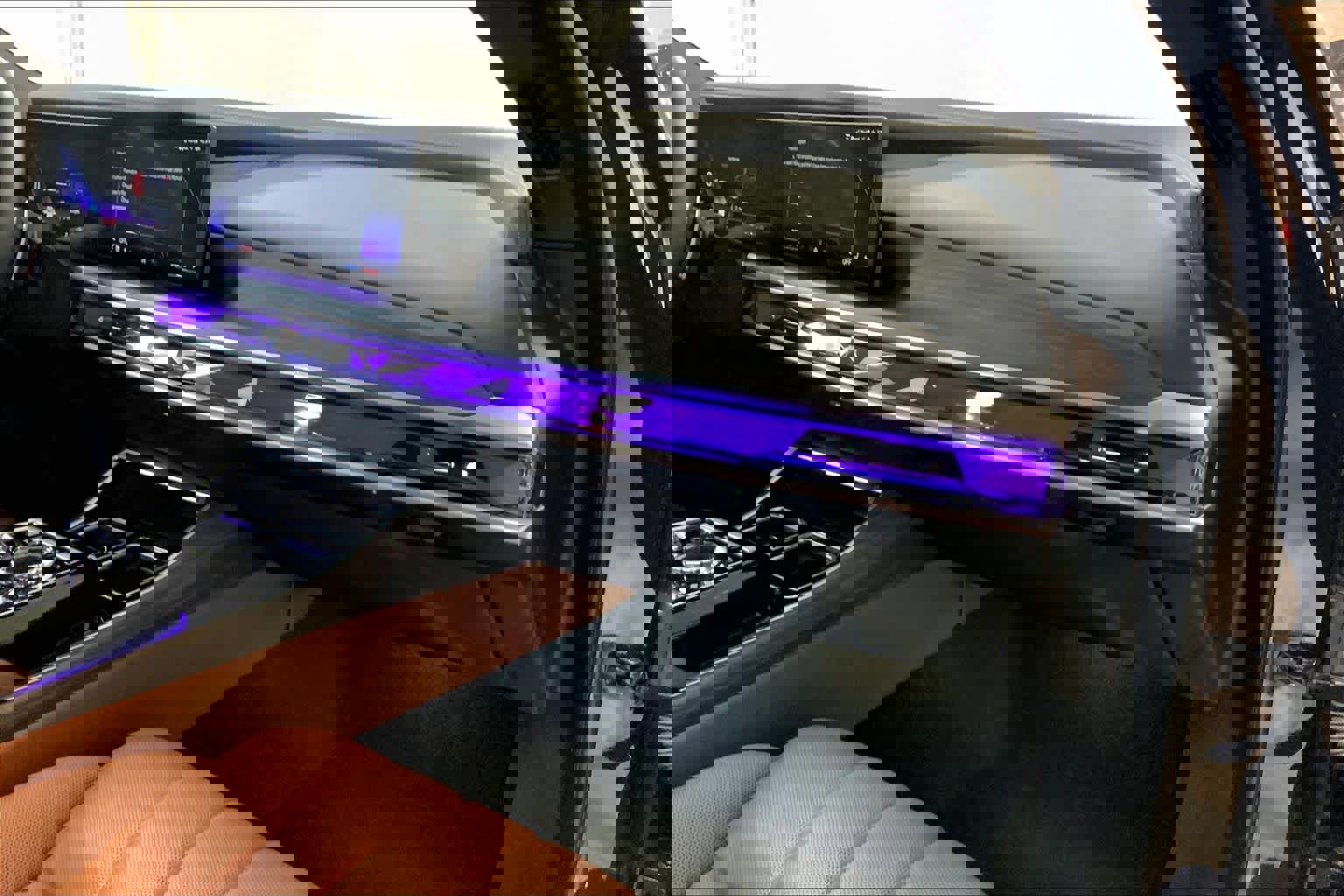 Used 2023 BMW 760i xDrive AWD/4WD image 18