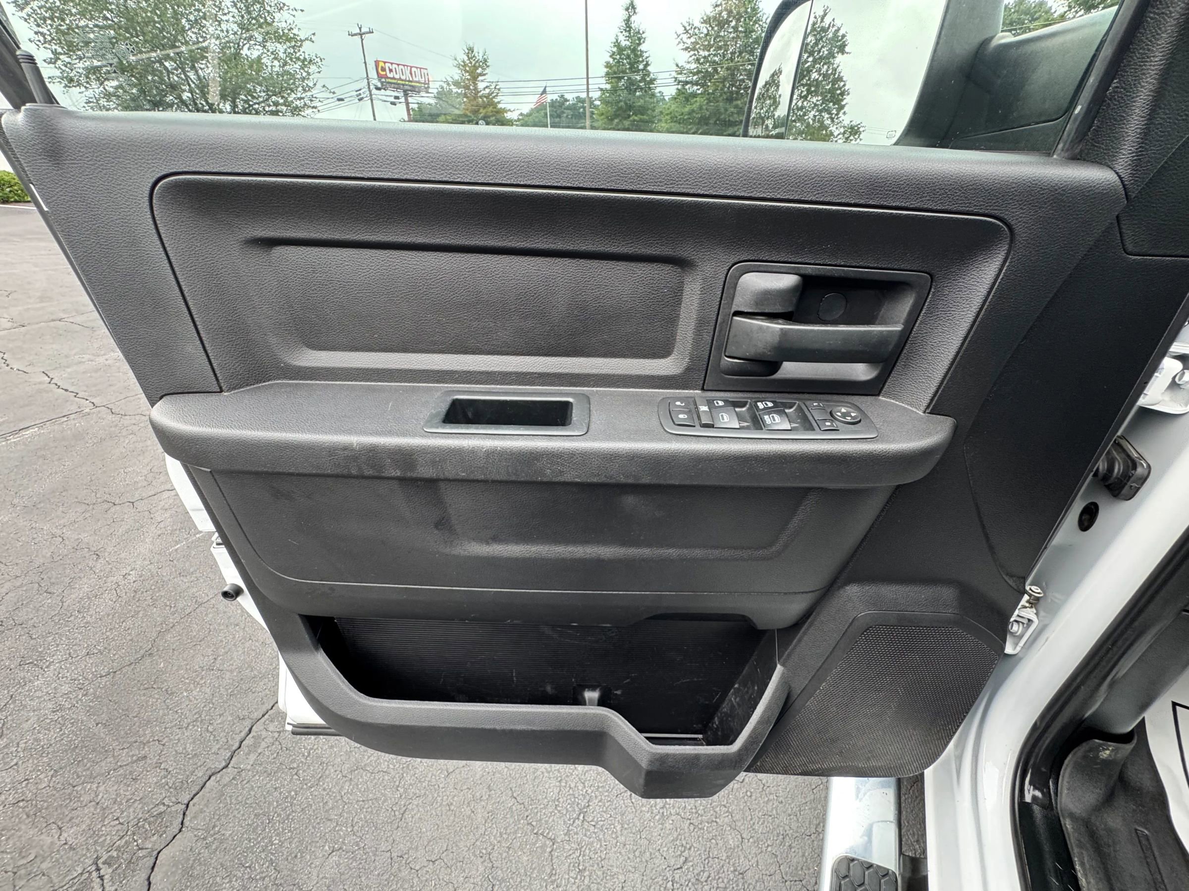 Used 2017 RAM 3500 Tradesman w/ Chrome Appearance Group image 15