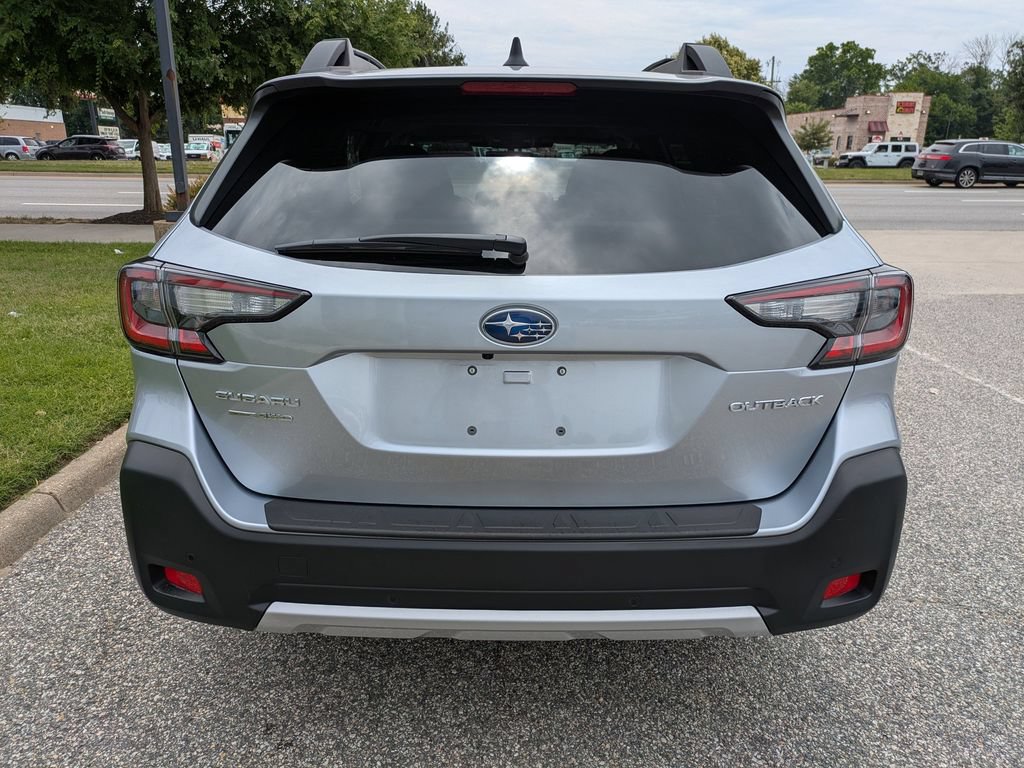 Used 2025 Subaru Outback Limited AWD/4WD image 5