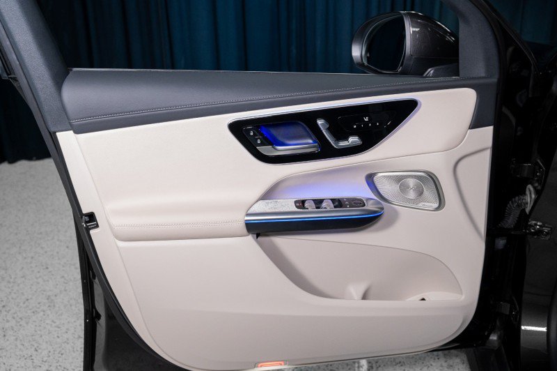 Used 2025 Mercedes-Benz GLC 300 image 12