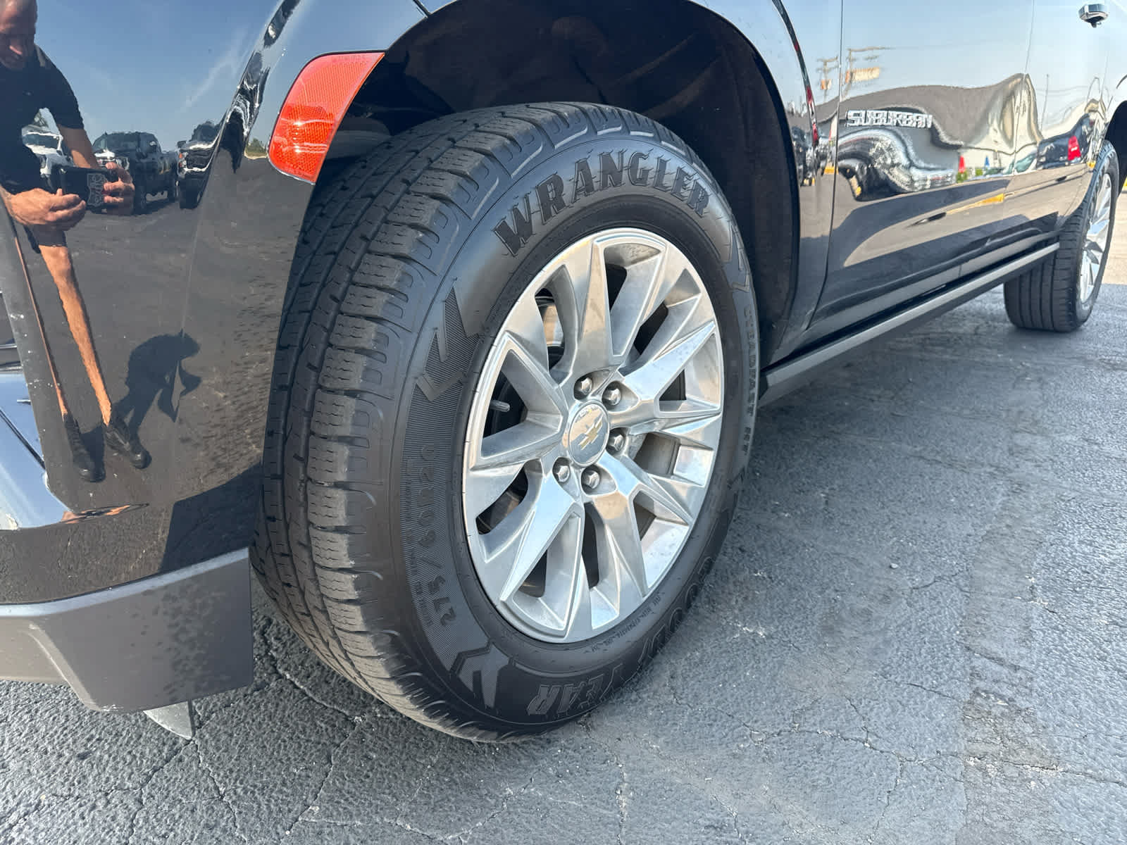 Used 2022 Chevrolet Suburban Premier AWD/4WD image 9