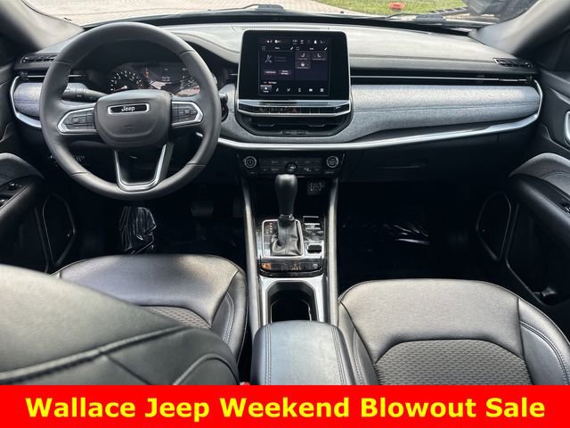 Used 2025 Jeep Compass Latitude w/ Sun & Sound Group image 17