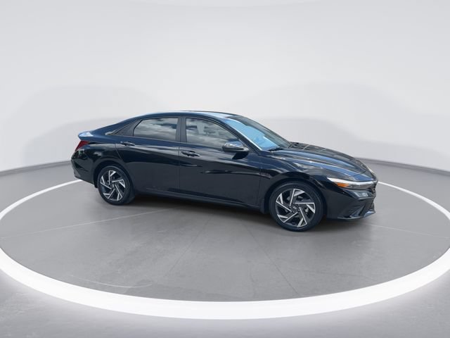 Certified 2025 Hyundai Elantra SEL FWD image 9