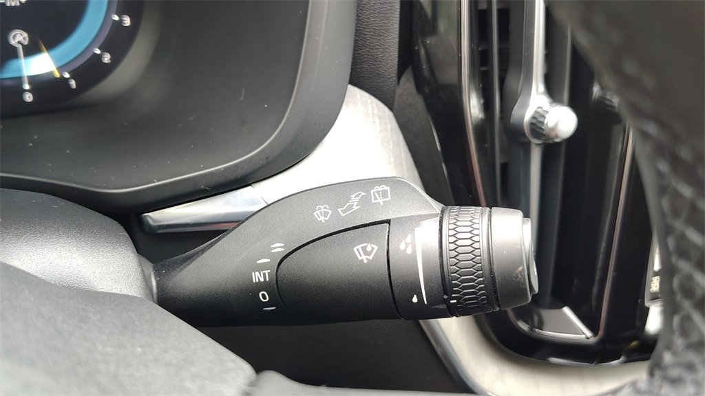 Certified 2025 Volvo XC60 B5 Plus image 16