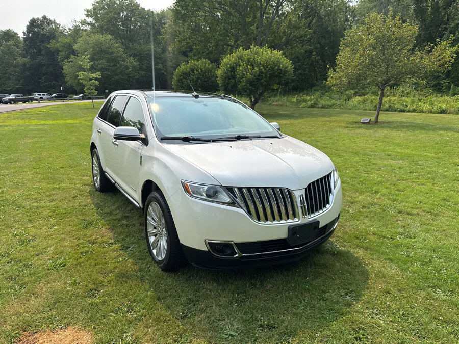 Used 2012 Lincoln MKX AWD image 2
