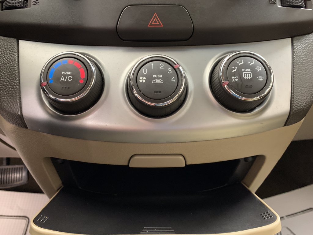 Used 2010 Hyundai Elantra GLS FWD image 24