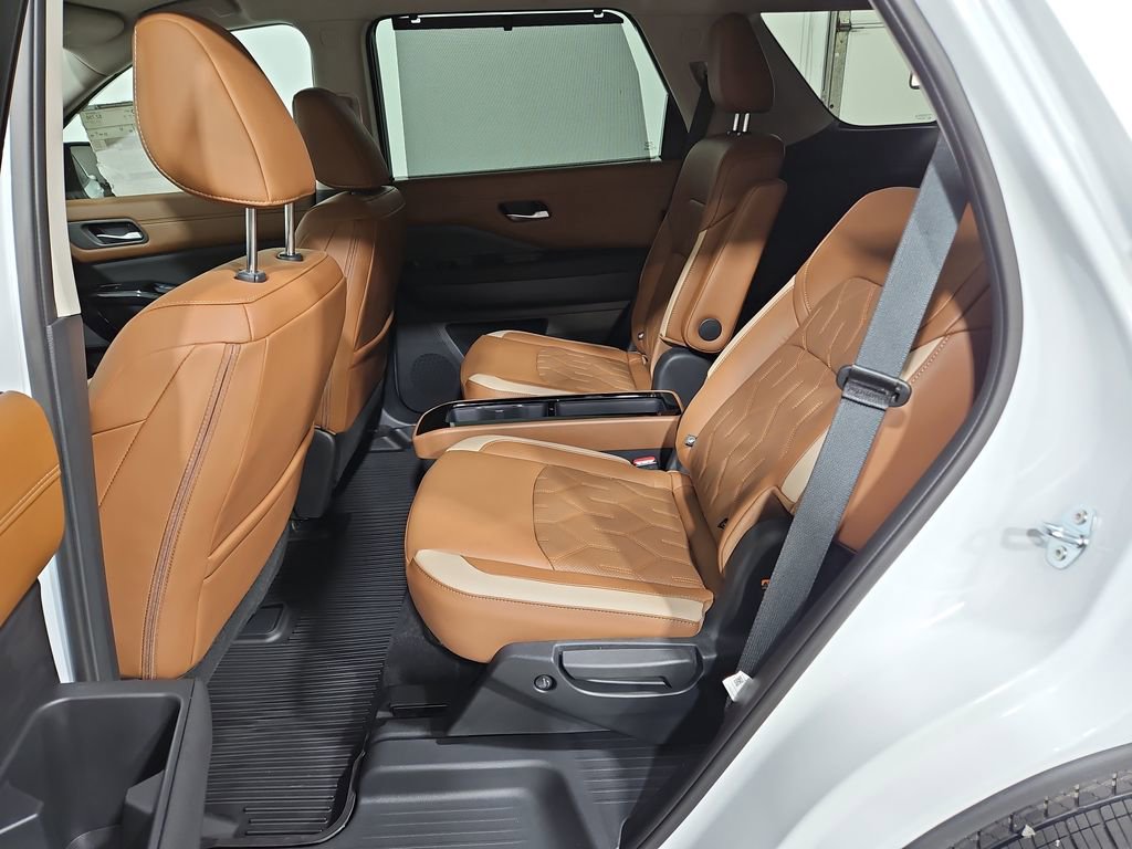 New 2026 Nissan Pathfinder Platinum AWD/4WD image 24