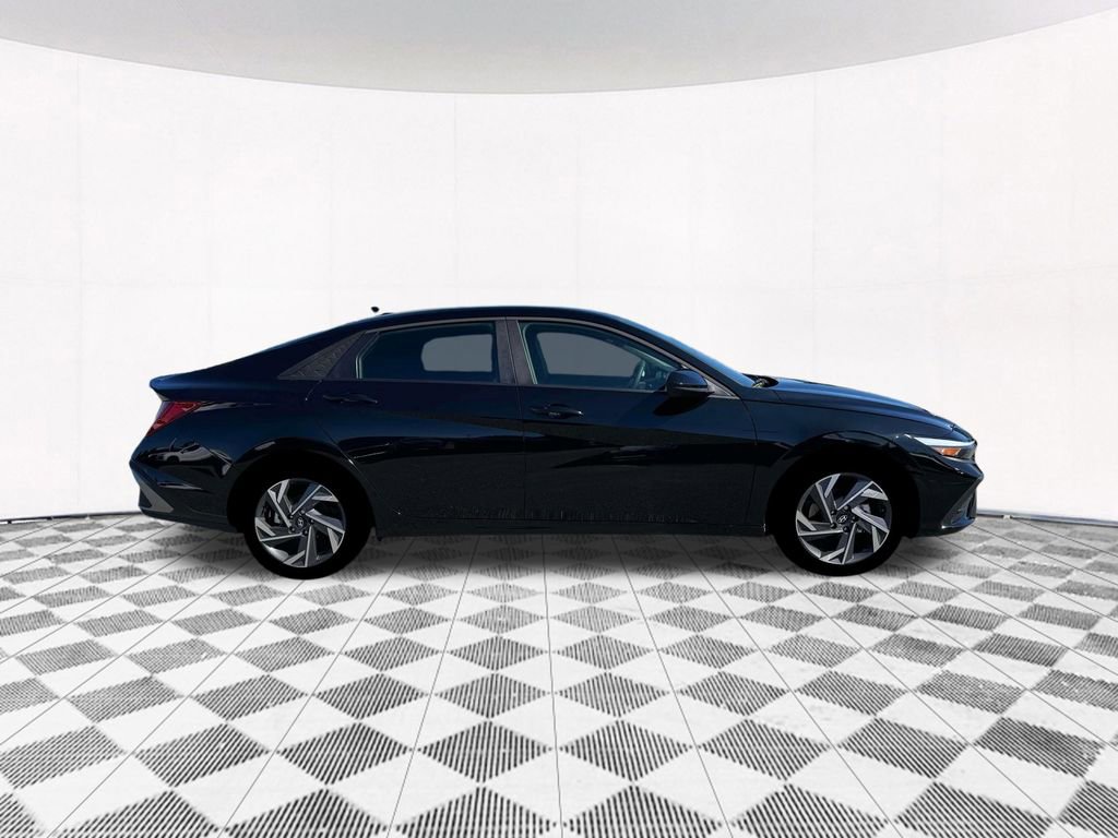 New 2025 Hyundai Elantra SEL image 14