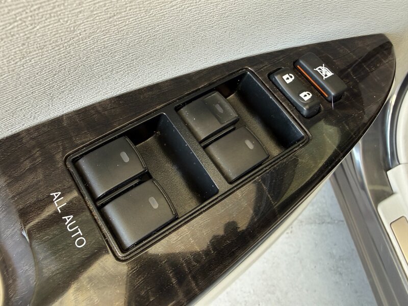 Used 2013 Toyota Venza LE FWD image 23