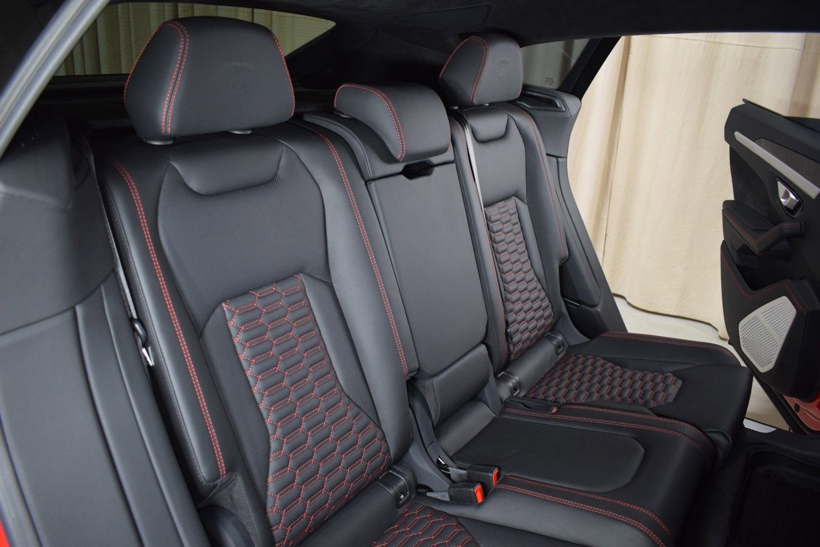 Used 2019 Lamborghini Urus AWD/4WD image 17