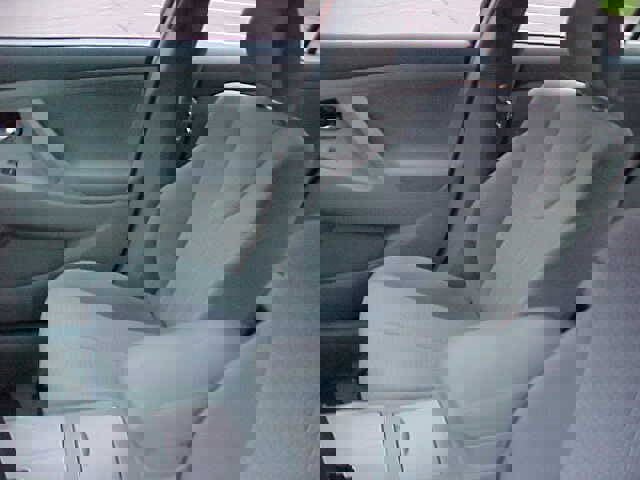 Used 2010 Toyota Camry LE image 14