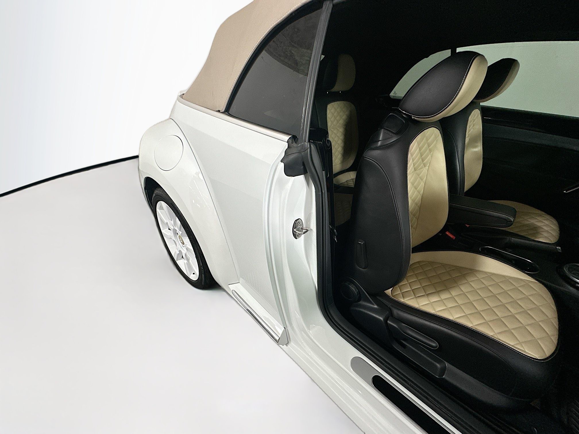 Used 2019 Volkswagen Beetle 2.0T Final Edition SEL FWD image 27