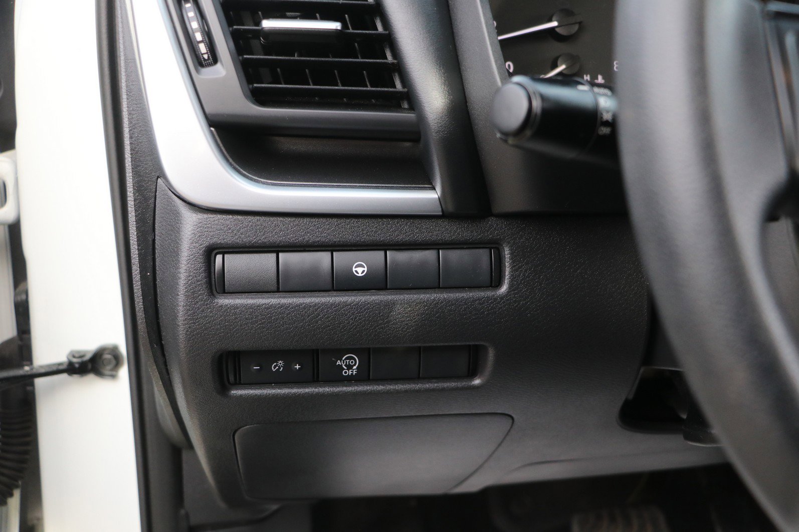 Used 2023 Nissan Rogue SV image 12