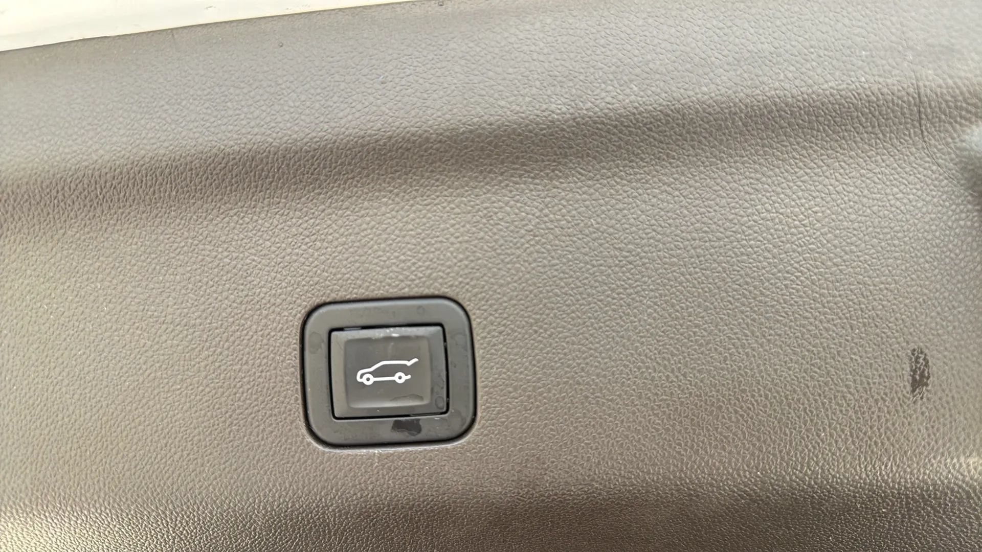 Used 2025 Chevrolet Tahoe LT RWD image 13