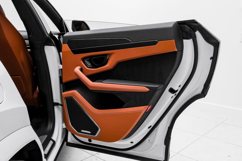 Used 2025 Lamborghini Urus SE image 53